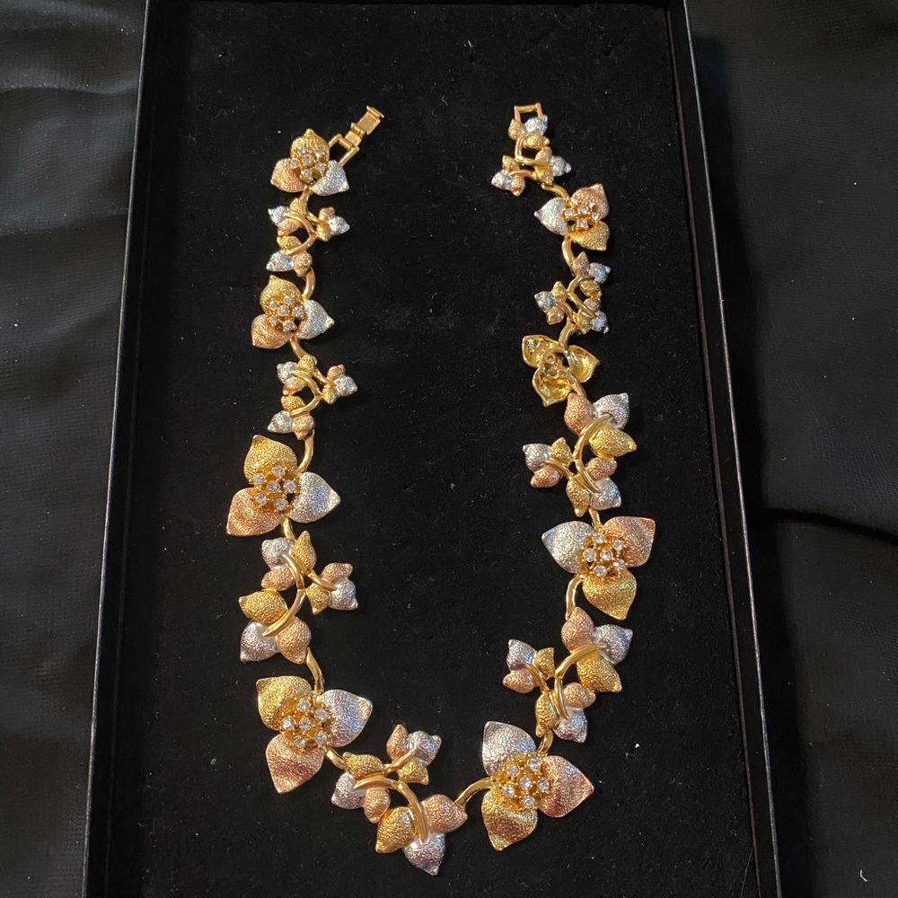 Very beautiful necklace brand Heidi daus